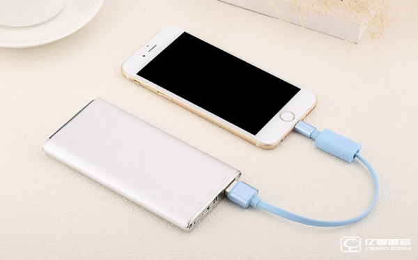 優尚金屬手環手機充電線:戴在手腕上的蘋果手機數據線