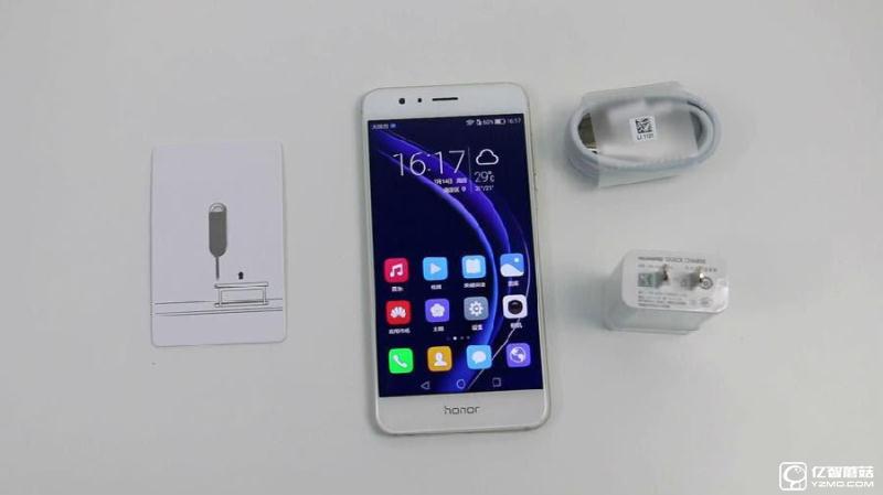 榮耀8上手體驗(yàn)評(píng)測(cè)：雙玻璃能否突圍金屬時(shí)代?