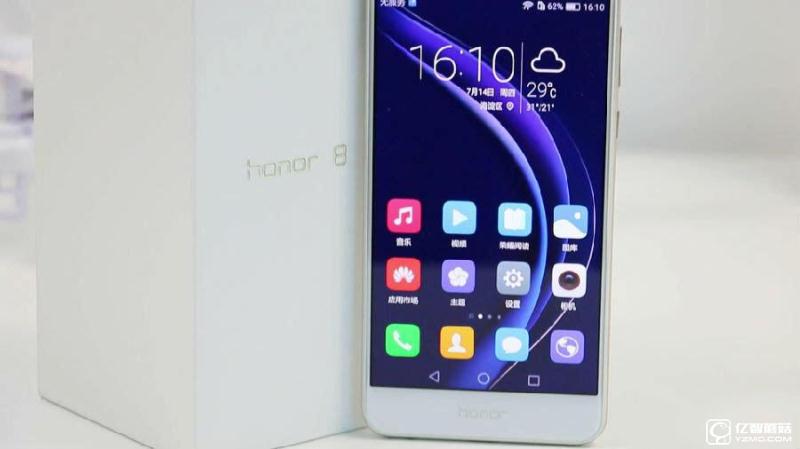 榮耀8上手體驗(yàn)評(píng)測(cè)：雙玻璃能否突圍金屬時(shí)代?