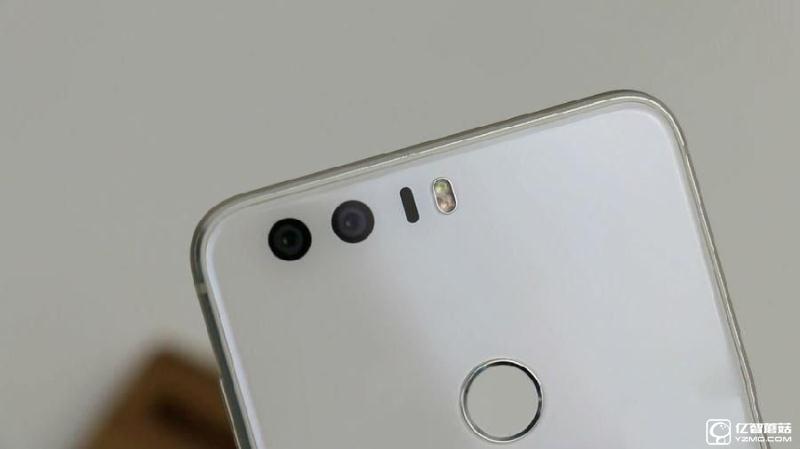 榮耀8上手體驗(yàn)評(píng)測(cè)：雙玻璃能否突圍金屬時(shí)代?