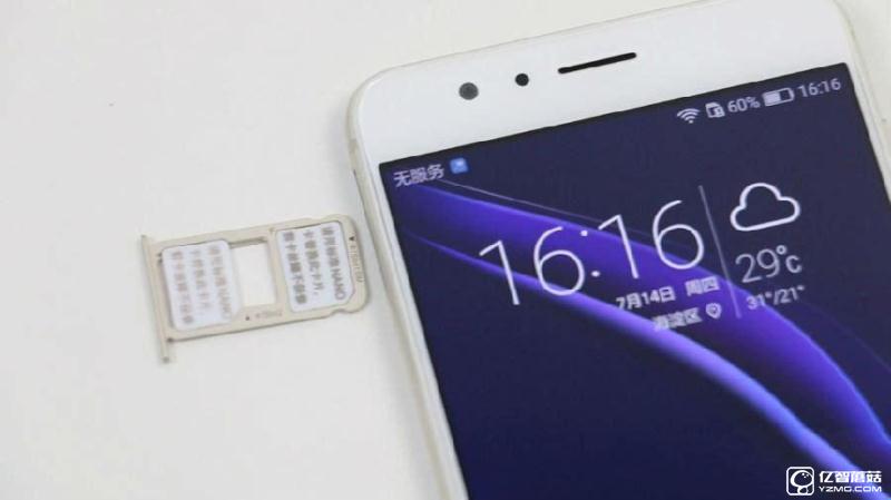 榮耀8上手體驗(yàn)評(píng)測(cè)：雙玻璃能否突圍金屬時(shí)代?