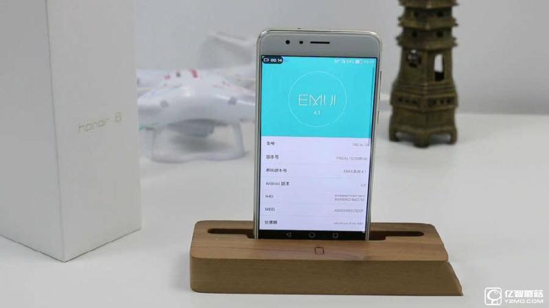 榮耀8上手體驗(yàn)評(píng)測(cè)：雙玻璃能否突圍金屬時(shí)代?