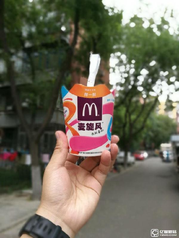 榮耀8上手體驗(yàn)評(píng)測(cè)：雙玻璃能否突圍金屬時(shí)代?