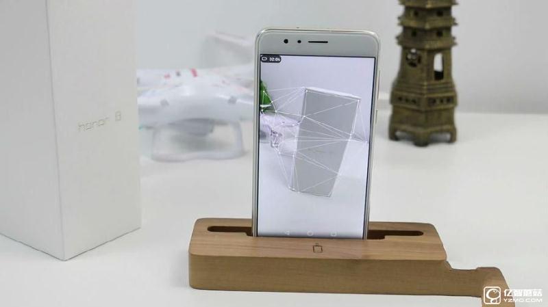 榮耀8上手體驗(yàn)評(píng)測(cè)：雙玻璃能否突圍金屬時(shí)代?