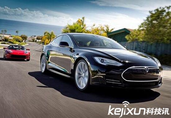 特斯拉電動汽車 緊急呼叫支援兵完善無人駕駛！