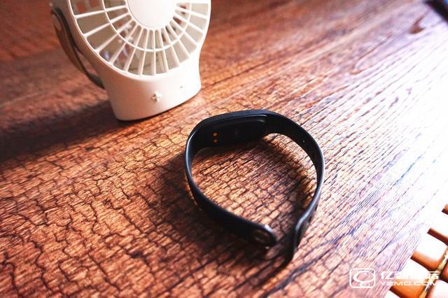 bong 3 HR智能手環(huán)首發(fā)開(kāi)箱評(píng)測(cè) 169的價(jià)格和小米手環(huán)2比怎樣？