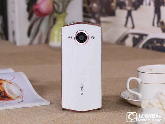 玩轉自拍新花樣 非典型性自拍手機推薦 