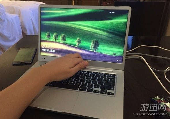 小米筆記本模仿蘋果Macbook Air 超越還是倒退?