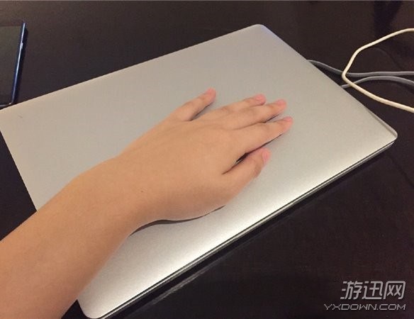 小米筆記本模仿蘋果Macbook Air  超越還是倒退？