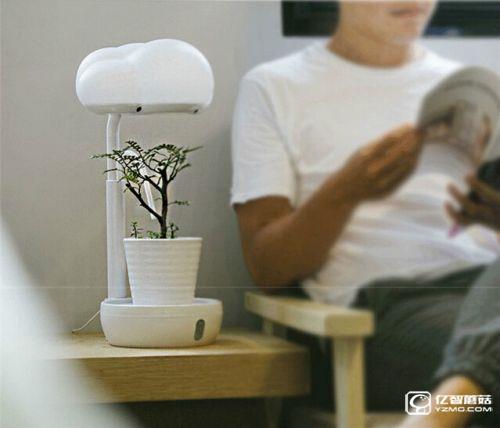 這貨是燈還是植物 一個自給自足的桌燈