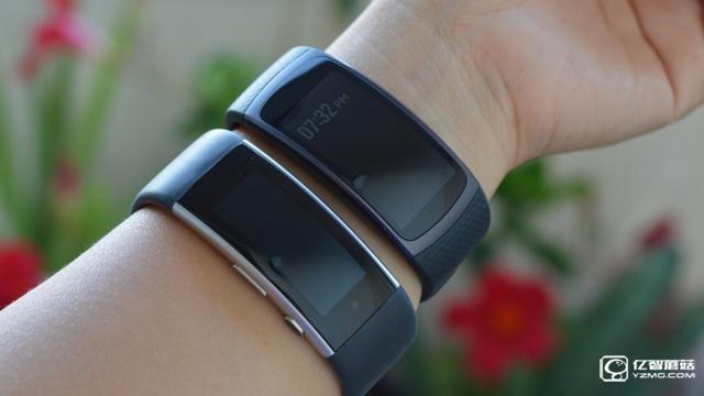 三星Gear Fit2手環、微軟Band 2手環對比評測