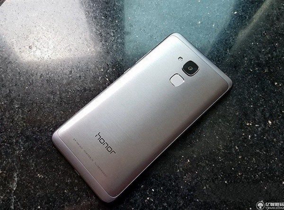 榮耀5和5C哪個好?榮耀5和榮耀5C的區別對比