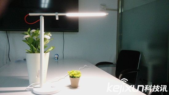 小米米家臺(tái)燈體驗(yàn)評(píng)測(cè)：現(xiàn)代主義智能臺(tái)燈