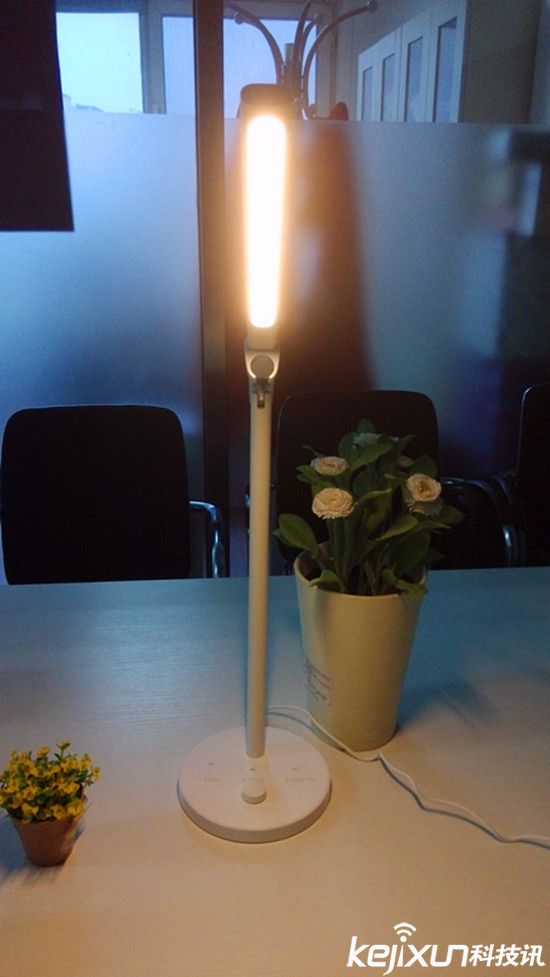 小米米家臺(tái)燈體驗(yàn)評(píng)測(cè)：現(xiàn)代主義智能臺(tái)燈