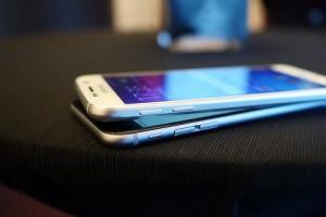 三星侵犯了iPhone設(shè)計(jì)專(zhuān)利？100多名設(shè)計(jì)師為蘋(píng)果作證稱(chēng)