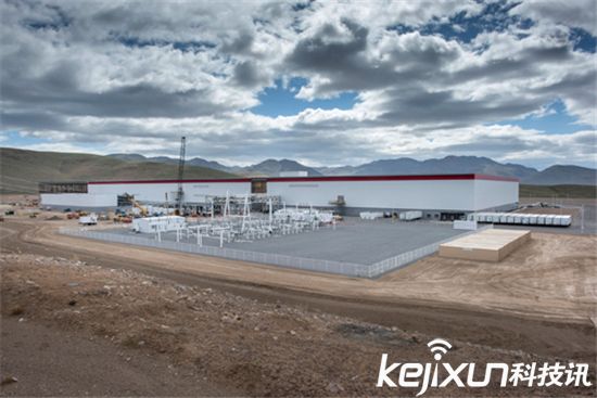 特斯拉無(wú)人駕駛救人一命：自動(dòng)駕駛將車主送往醫(yī)院