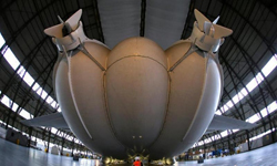 全球最大飛行器首次出棚   網友調侃“飛天屁股”