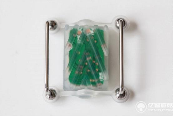 皮膚里植入這個(gè)設(shè)備 你可能就能看到鬼了