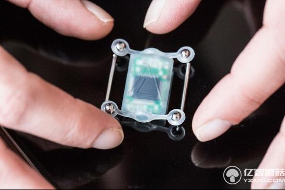 皮膚里植入這個(gè)設(shè)備 你可能就能看到鬼了