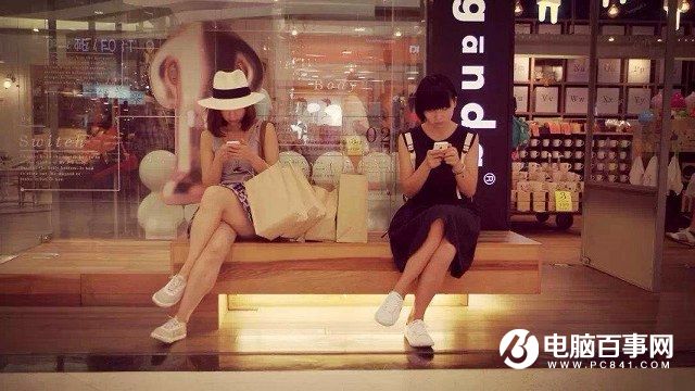 整天手機(jī)不離身 是改變了生活還是“病入膏肓”?