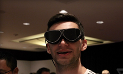 Dlodlo VR頭盔與太陽鏡相似   創(chuàng)意不錯但體驗糟糕