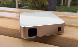 PaPa微型投影儀機：口袋里的大屏很拉風