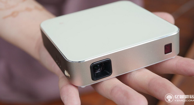 PaPa微型投影儀機：口袋里的大屏很拉風