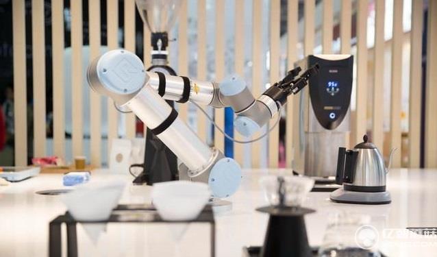 這難道就是傳說中的智能咖啡店？哪哪都是自動(dòng)的
