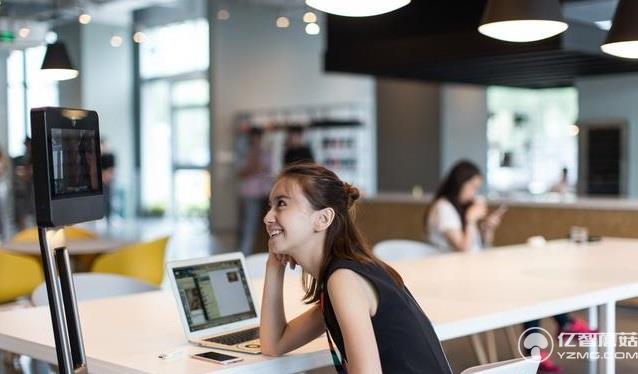 這難道就是傳說中的智能咖啡店？哪哪都是自動(dòng)的