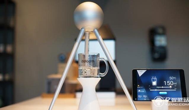 這難道就是傳說中的智能咖啡店？哪哪都是自動(dòng)的