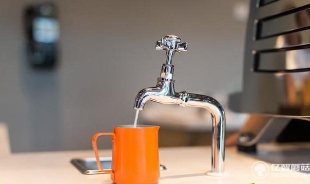 這難道就是傳說中的智能咖啡店？哪哪都是自動(dòng)的