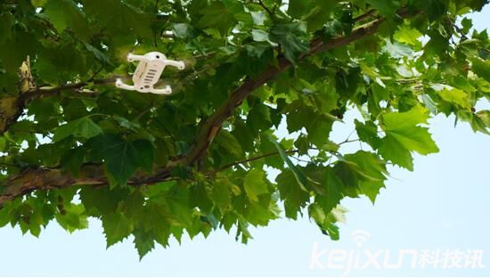 真能“收入囊中”的無人機――DOBBY口袋無人機