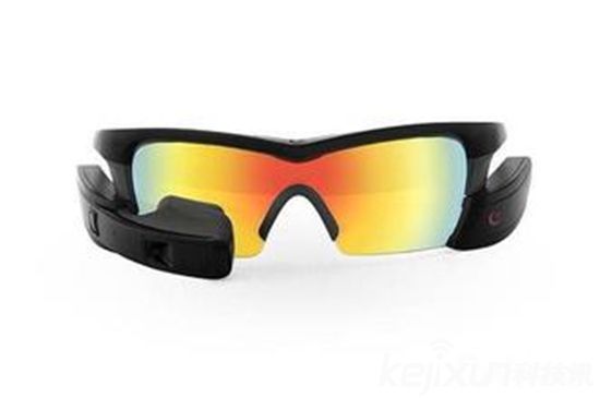 英特爾全新VR體驗:無線束縛融合互動