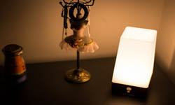 Mopos感應燈：你在或者離開這款臺燈都知道