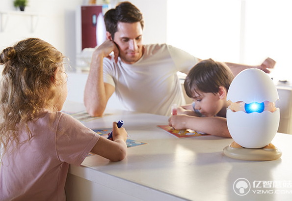 這個蛋型&ldquo;怪獸&rdquo;可以陪小孩聊天 還能秒變投影