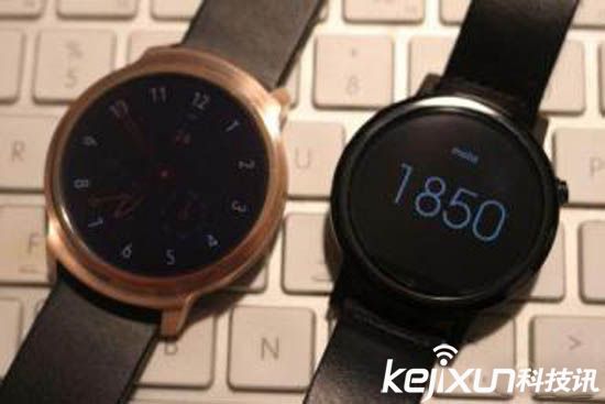 武大校花佩戴Ticwatch 2街拍照 沉魚(yú)落雁閉月羞花