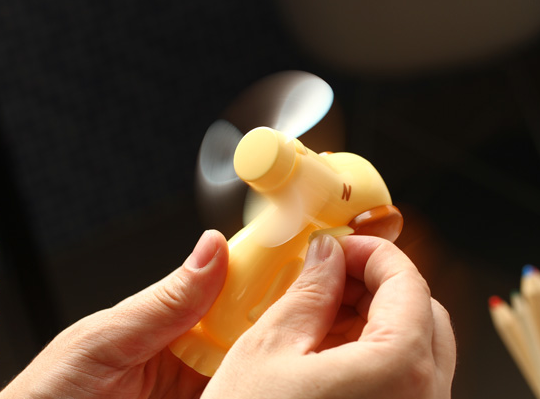 有了戶外式便攜空調(diào) 那些童年記憶里的小風(fēng)扇簡(jiǎn)直O(jiān)UT了