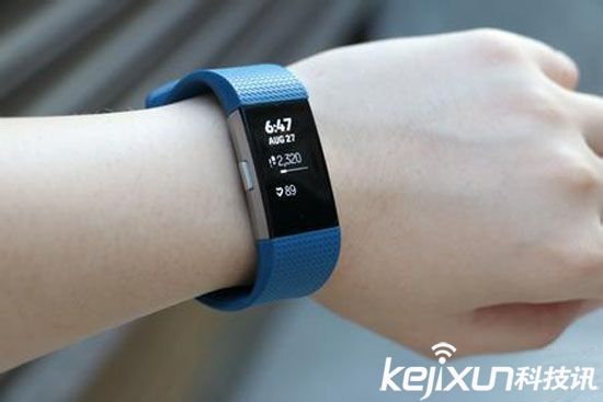 Fitbit發布兩款智能運動手環 外觀時尚獨具匠心