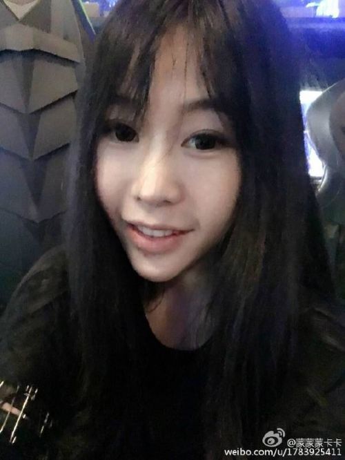 前斗魚tv三騷之一女主播卡卡陷入代打風(fēng)波 遭世界第一劍姬爆料