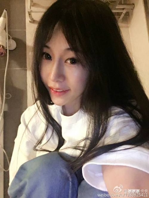 前斗魚tv三騷之一女主播卡卡陷入代打風(fēng)波 遭世界第一劍姬爆料