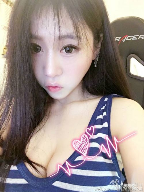 前斗魚tv三騷之一女主播卡卡陷入代打風(fēng)波 遭世界第一劍姬爆料