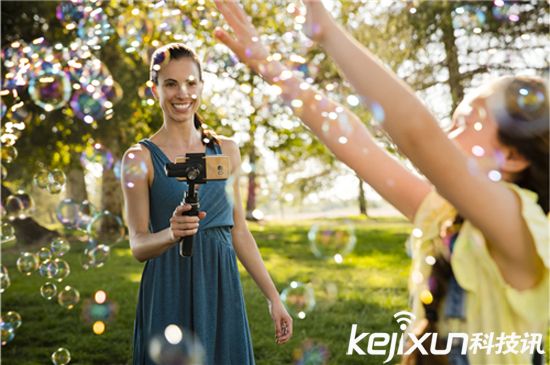 大疆創(chuàng)新發(fā)布靈眸Osmo手機(jī)云臺(tái) 售價(jià)1999元