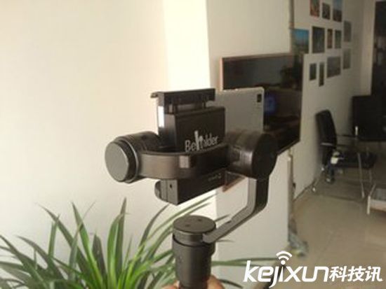 大疆創(chuàng)新發(fā)布靈眸Osmo手機云臺 售價1999元