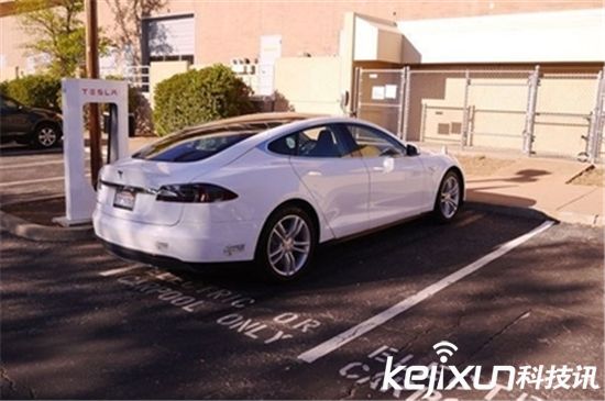 特斯拉更新自動駕駛系統(tǒng) 多項升級確保安全
