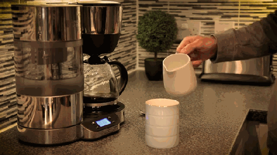 智能骨瓷杯Glowston能自動加熱還能無線充電