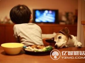 你家的電視機多久沒開了？被遺忘的電視在“呼喚”主人