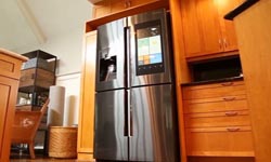 Signature智能冰箱亮相：運行Win 10系統還配有觸控屏