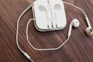 放棄主流藍牙 iPhone7無線耳機采用自有通信技術