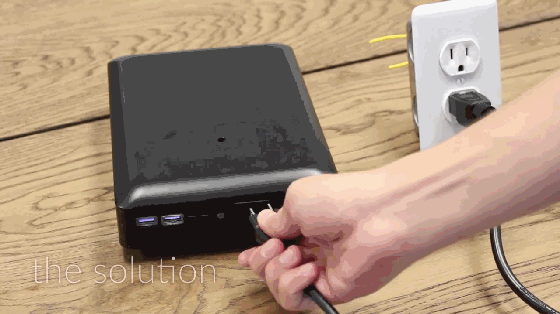 在室外玩游戲機榨果汁？這款移動電源什么電器都能用