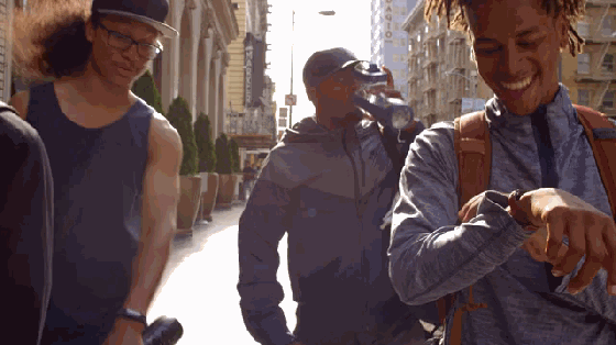 這個手環不僅能追蹤運動 還能叫你補充水分